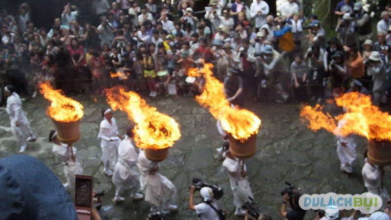 Lễ hội lửa Nachi